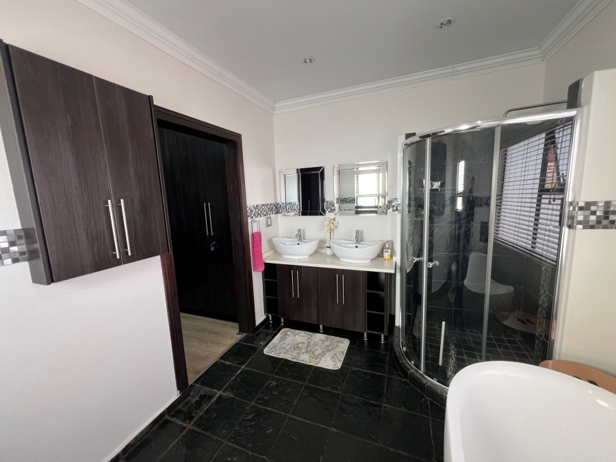 3 Bedroom Property for Sale in Wilkoppies North West